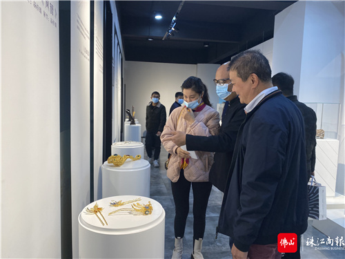 会后，与会嘉宾参观“版权+珠宝、版权+产业”专题展览。